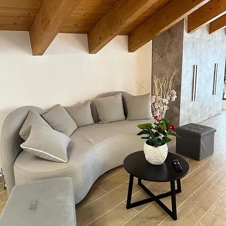 Residenza Zotaj La Mansarda Apartamento *