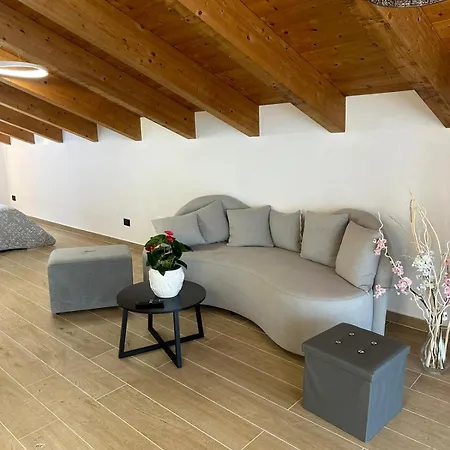 Residenza Zotaj La Mansarda Apartamento *