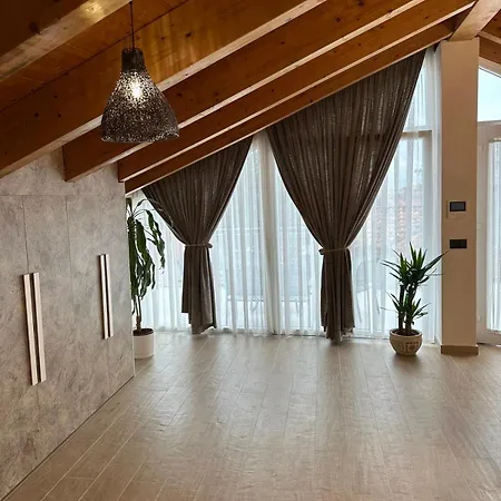 Residenza Zotaj La Mansarda Apartamento
