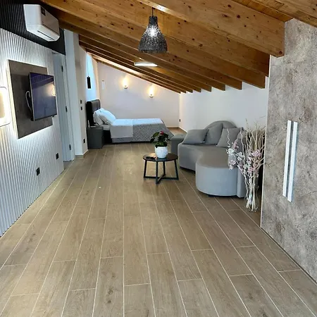 Residenza Zotaj La Mansarda *