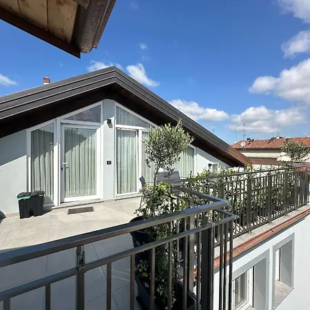 Residenza Zotaj La Mansarda 카살레몬페라토