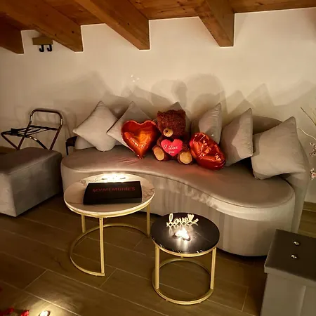 Daire Residenza Zotaj La Mansarda *