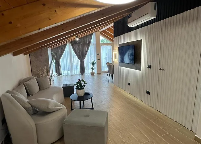 Residenza Zotaj La Mansarda * 카살레몬페라토