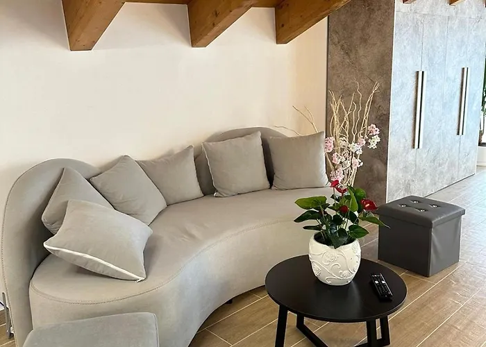 Residenza Zotaj La Mansarda 아파트 *