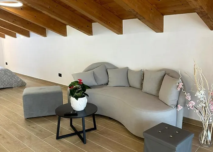 Residenza Zotaj La Mansarda 아파트 *